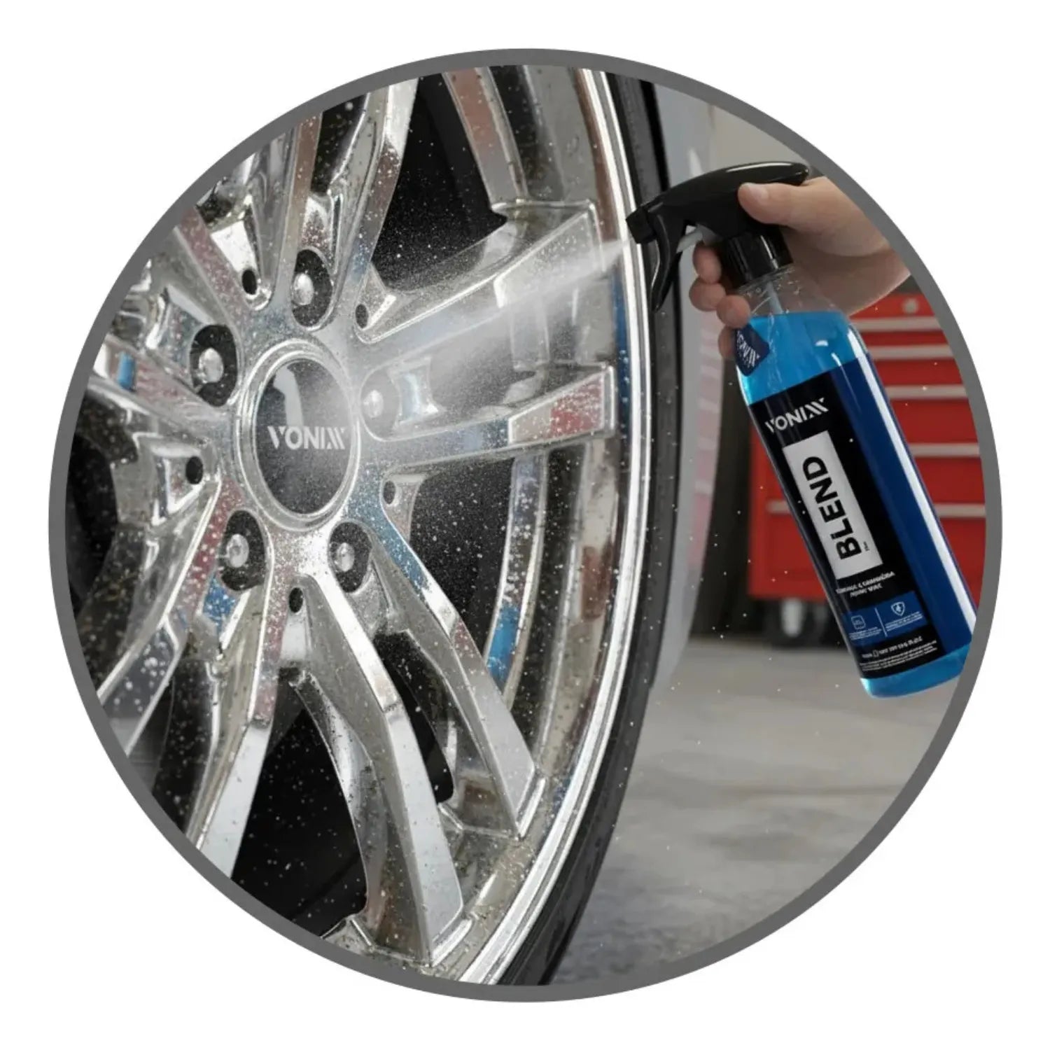 Vonixx Blend hybrid SiO2 spray wax creating extreme water beading on car paint surfaceatte paint