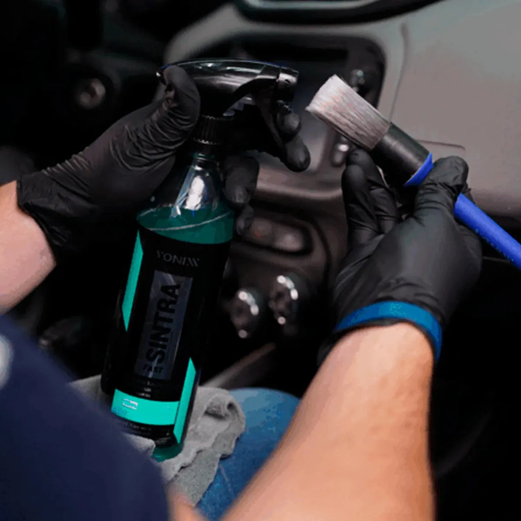Vonixx Sintra Fast APC applied on leather seat, lifting grease and dirt with flotation technology